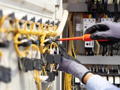 DIN EN 50678 & 50699: Prüfung ortsveränderlicher elektrischer Betriebsmittel professionell durchführen