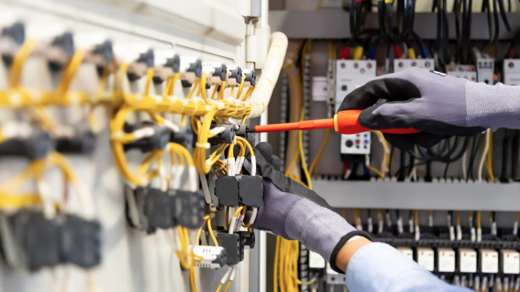 DIN EN 50678 & 50699: Prüfung ortsveränderlicher elektrischer Betriebsmittel professionell durchführen