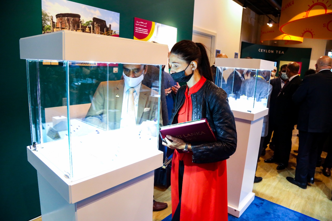 Jewelry-Display-Stand-Showcase-in-Dubai-40