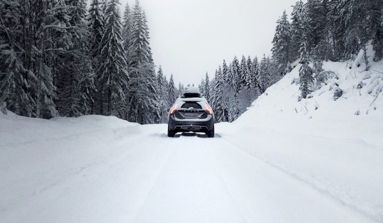 this-is-how-to-easily-fit-snow-chains-on-your-vehicles-tires_2