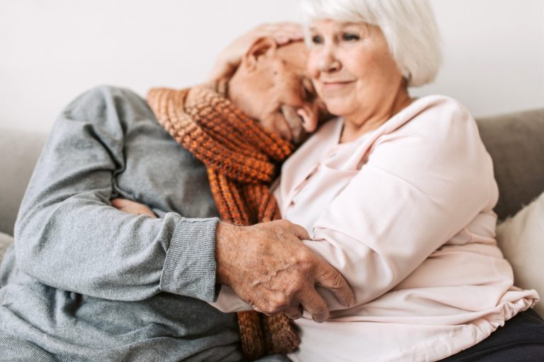 Pflege-von-dementem-Ehepartner-Foto-Pexels-scaled